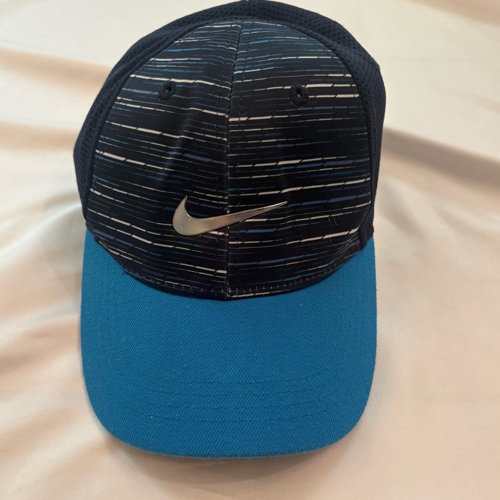 Nike Little Kids Navy and Blue Patterned Cap